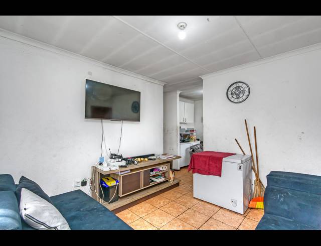 3 BEDROOM HOUSE FOR SALE IN COSMO CITY